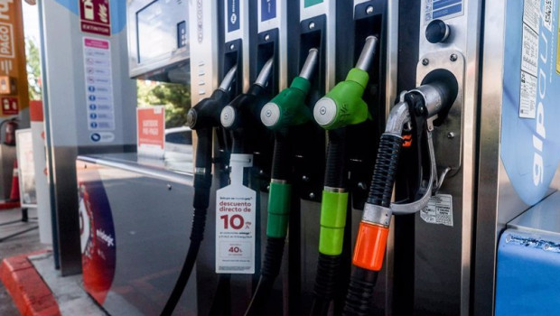 ep archivo   varios surtidores en una gasolinera en una imagen del archivo