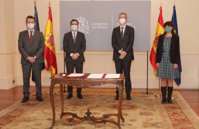 ep de izquierda a derecha rodrigo buenaventura presidente de la cnmv alberto garzon ministro de
