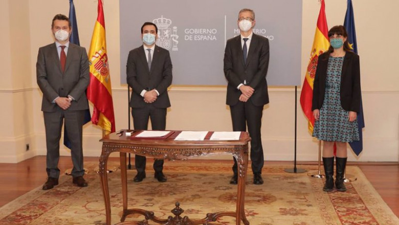 (De Izquierda A Derecha): Rodrigo Buenaventura, Presidente De La CNMV; Alberto Garzón, Ministro De Consumo; Pablo Hernández De Cos, Gobernador Del Banco De España; Y Bibiana Medialdea, Directora General De Consumo. | CNMV ep de izquierda a derecha rodrigo buenaventura presidente de la cnmv alberto garzon ministro de