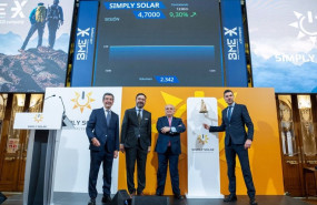 ep debut bursatil en el palacio de la bolsa de simply solar a 26 de marzo de 2025 madrid espana