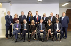 ep el consejero delegado de caixabank gonzalo gortazar junto al comite consultivo de accionistas de