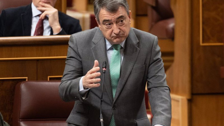 ep el portavoz del pnv aitor esteban interviene durante una sesion de control al gobierno en el ep el portavoz del pnv aitor esteban interviene durante una sesion de control al gobierno en el