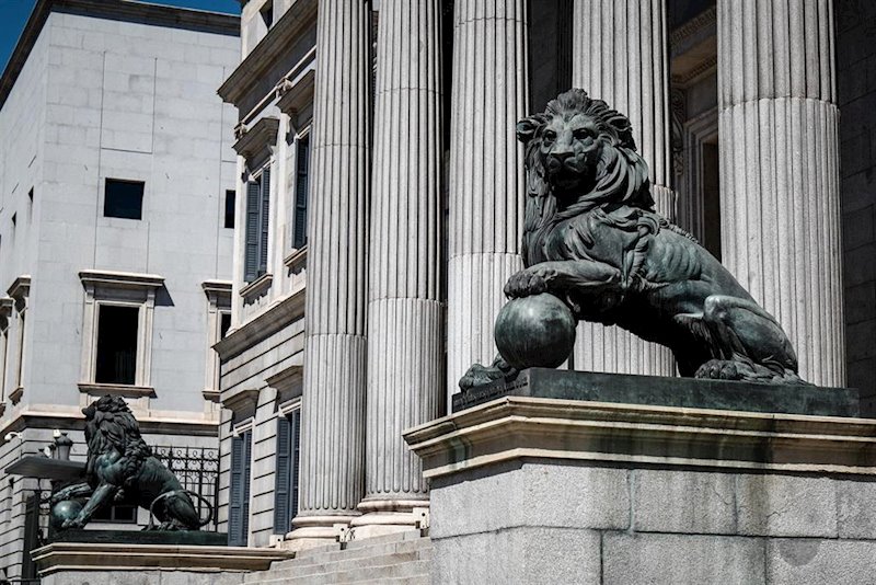 ep fachada del congreso de los diputados de madrid con sus emblematicos leones