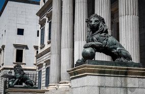ep fachada del congreso de los diputados de madrid con sus emblematicos leones