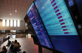 ep imagen del vestibulo de la estacion de santa justa de sevilla durante la huelga en los trenes