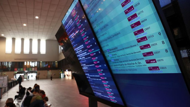 ep imagen del vestibulo de la estacion de santa justa de sevilla durante la huelga en los trenes