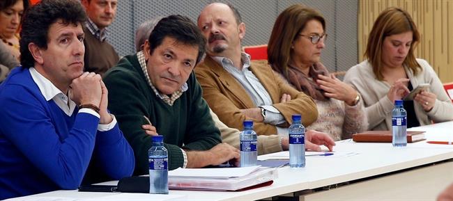 Javier Fernández, segundo por la izquierda. | FSA-PSOE ep javier fernandez segundola izquierda