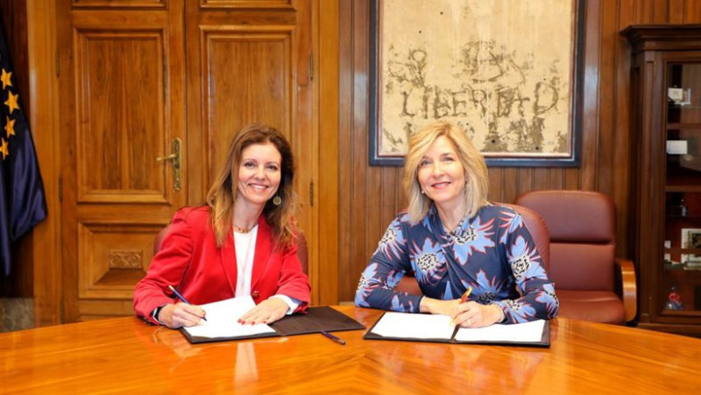 ep la decana presidenta del colegio de registradores rosario jimenez rubio y la directora general de ep la decana presidenta del colegio de registradores rosario jimenez rubio y la directora general de