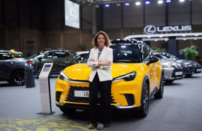 ep la directora de lexus espana mar pieltain en el stand de lexus de madrid car experience el salon