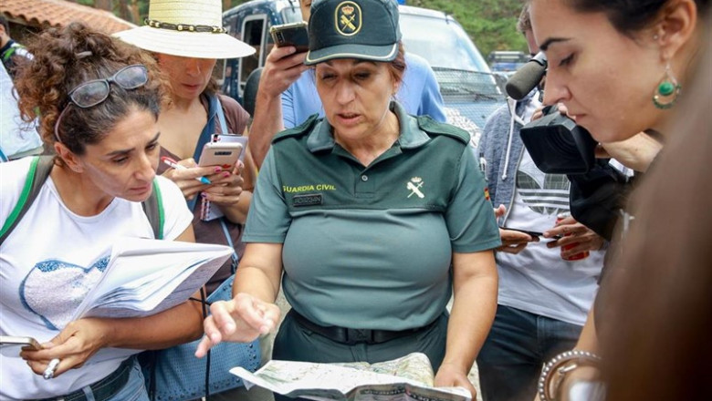 La portavoz de los agentes de la Guardia Civil del equipo de rescate de la esquiadora y medallista olímpica, Blanca Fernández Ochoa, informa a los medios sobre la búsqueda de la deportista. | Ricardo Rubio - Europa Press ep la portavoz de los agentes de la guardia civil del equipo de rescate de la esquiadora y