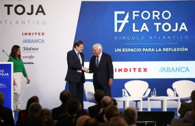 ep los expresidentes de gobierno mariano rajoy i y felipe gonzalez d se dan la mano antes de la