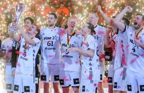 ep los jugadores del kiel celebran la copa 2019