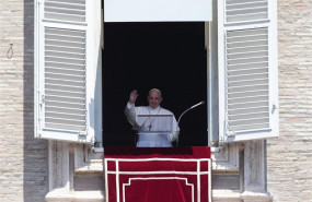 ep papa oficiando el angelusbalconpalacio apostolicola plazasan pedrovaticano imagen21julio2019