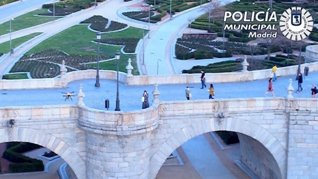 ep policia municipal utiliza drones en madrid para difundir por megafonia la obligacion la