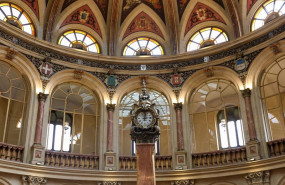 ep reloj del palacio de la bolsa de madrid a 26 de agosto de 2026 en madrid espana
