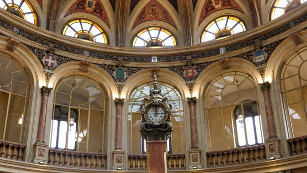 ep reloj del palacio de la bolsa de madrid a 26 de agosto de 2026 en madrid espana