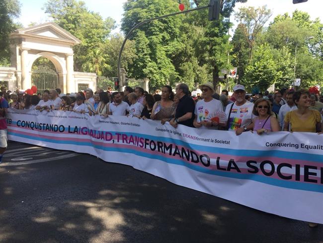 Representantes del PSOE en la cabecera de la marcha del Orgullo | PSOE-M ep representantespsoela cabecerala marchaorgullo