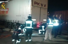 ep rescatantres inmigrantes ocultosuna bateamelilla