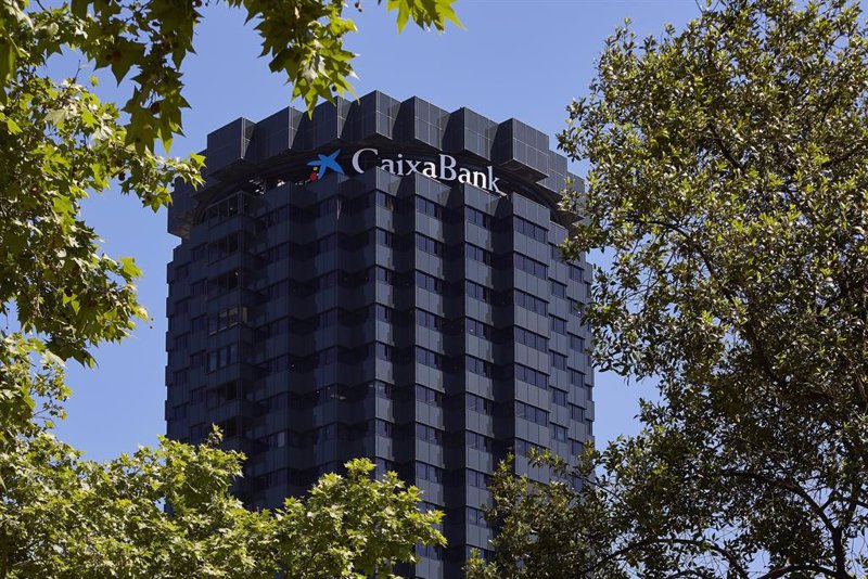 Caixabank alcanza el 25% de su programa de recompra de acciones
