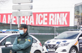 ep un agente de la guardia civil protegido con mascarilla