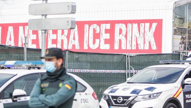 ep un agente de la guardia civil protegido con mascarilla