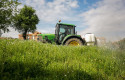 ep un agricultor montado en su tractor ep un agricultor montado en su tractor