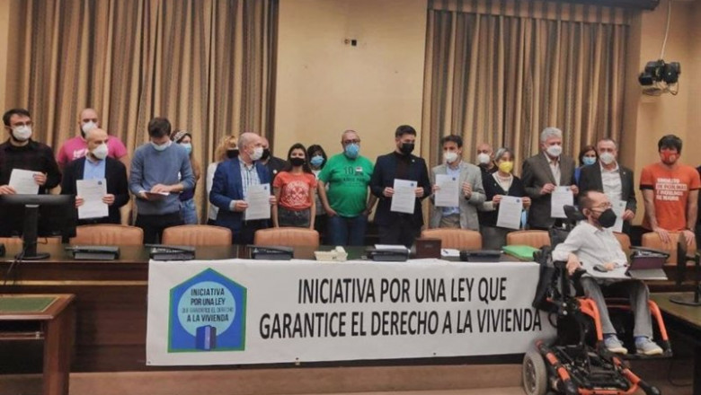 Varios grupos parlamentarios firman el manifiesto que pide garantizar el acceso a la vivienda y regular los precios de los alquileres. | SINDICATO DE INQUILINOS ep varios grupos parlamentarios firman el manifiesto que pide garantizar el acceso a la vivienda y
