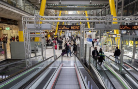 ep vista general de la terminal t 4 del aeropuerto adolfo suarez madrid barajas a 13 de abril de