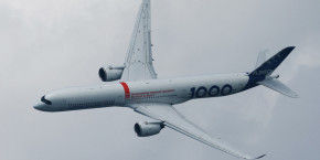 un airbus a350 1000 lors d une demonstration aerienne a singapour 20240906074723 