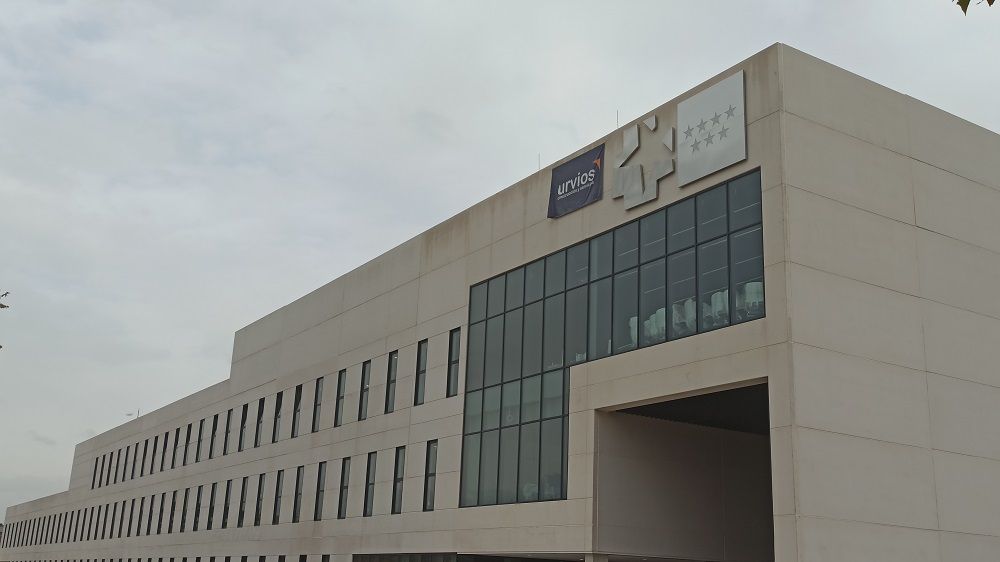 Ayuso denuncia la campaña política contra el hospital Isabel Zendal