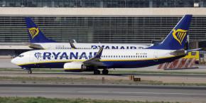 deux boeing 737 8as de la compagnie aerienne ryanair a malaga 