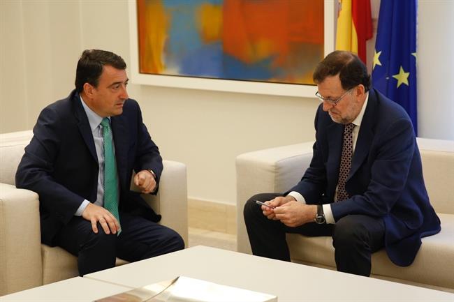Aitor Esteban, del PNV, con el presidente Mariano Rajoy | EUROPA PRESS ep aitor esteban del pnv conpresidente mariano rajoy 20170404123203