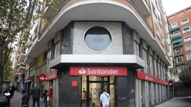 ep archivo   fachada de una sucursal del banco santander a 13 de octubre de 2025 en madrid espana
