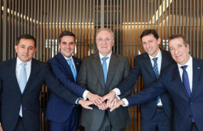 ep archivo   foto del los representantes del consorcio vasco que han firmado un principio de acuerdo