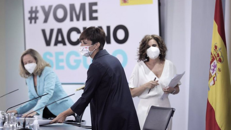 Archivo - (I-D) La vicepresidenta primera del Gobierno y ministra de Asuntos Económicos y Transformación Digital, Nadia Calviño; la ministra de Política Territorial y portavoz del Gobierno, Isabel Rodríguez; y la ministra de Hacienda y Función Pública, Ma | EUROPA PRESS/E. Parra. POOL - Europa Press ep archivo i d la vicepresidenta primera del gobierno y ministra de asuntos economicos y