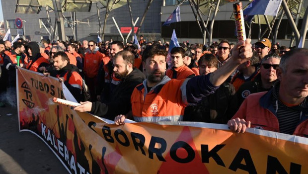 ep archivo   movilizacion de los trabajadores de tubos reunidos en bilbao