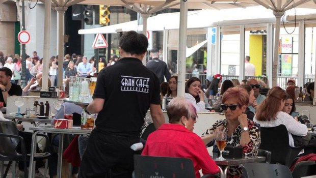 ep archivo terraza de bar en zaragoza abarrotada de gente ep archivo terraza de bar en zaragoza abarrotada de gente
