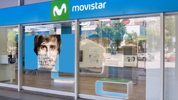 ep archivo   tienda de movistar en la calle general peron madrid con las medidas de proteccion