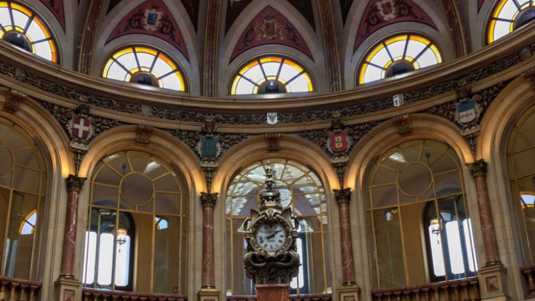 ep archivo un reloj en el interior de la una de las instalaciones del palacio de la bolsa de ep archivo un reloj en el interior de la una de las instalaciones del palacio de la bolsa de