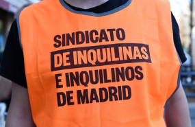 ep archivo   un voluntario del sindicato de inquilinas e inquilinos participa en una de las siete