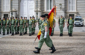ep archivo   varios militares desfilan durante la jura de bandera del personal civil en la plaza de