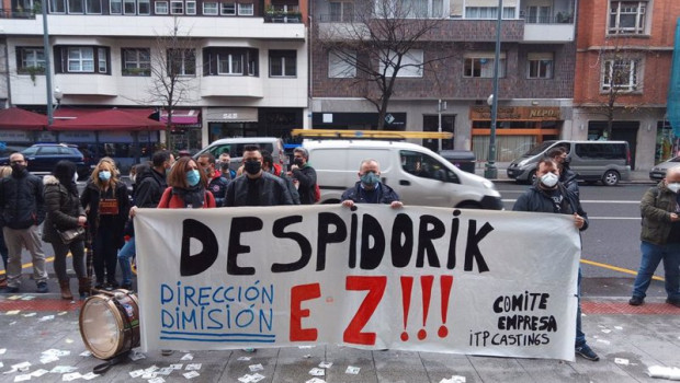 ep concentracion de trabajadores de itp castings contra los despidos