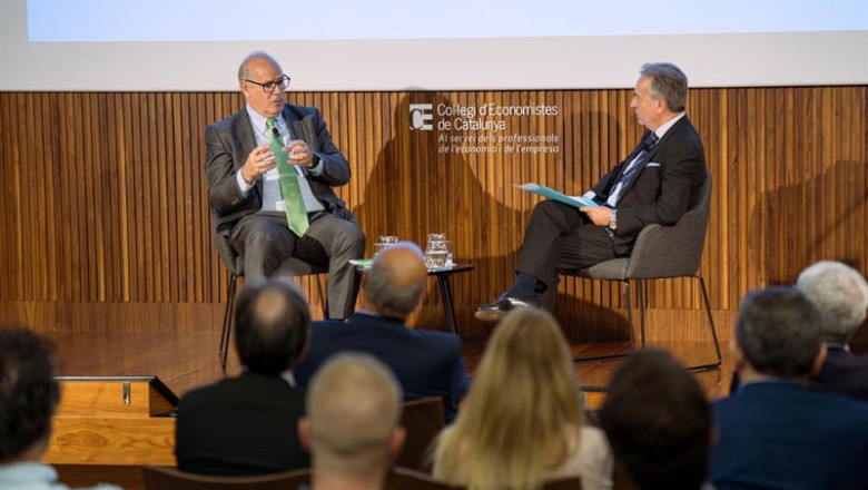 El ceo de Iberdrola España, Mario Ruiz-Tagle, durante una conversación con el decano del Col·legi d'Economistes de Catalunya (CEC), Carlos Puig de Travy | CEC - MARC FONT ep el ceo de iberdrola espana mario ruiz tagle durante una conversacion con el decano del collegi
