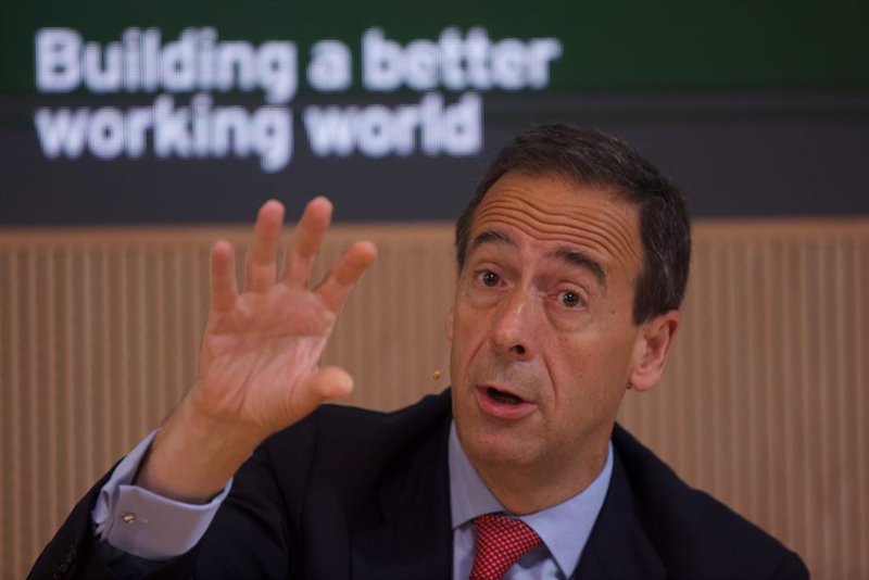 CaixaBank, favorito de Credit Suisse por su alta sensibilidad al movimiento de tipos