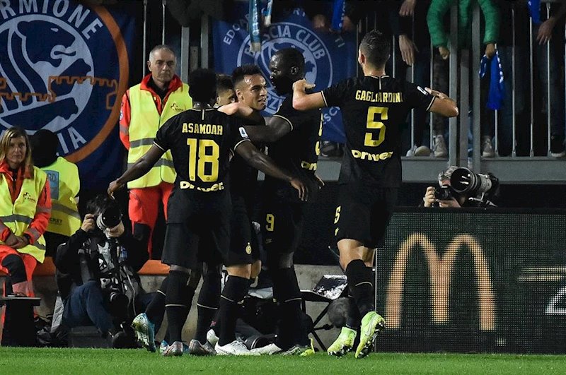 ep el jugador del inter de milan lautaro martinez celebra el primer gol marcado ante el brescia
