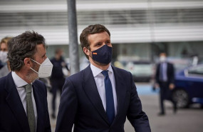 ep el lider del pp pablo casado d acompanado del rector de la universidad francisco de vitoria
