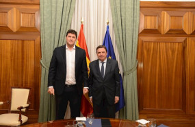 ep el ministro de agricultura luis planas se reune con el consejero delegado de dia en espana