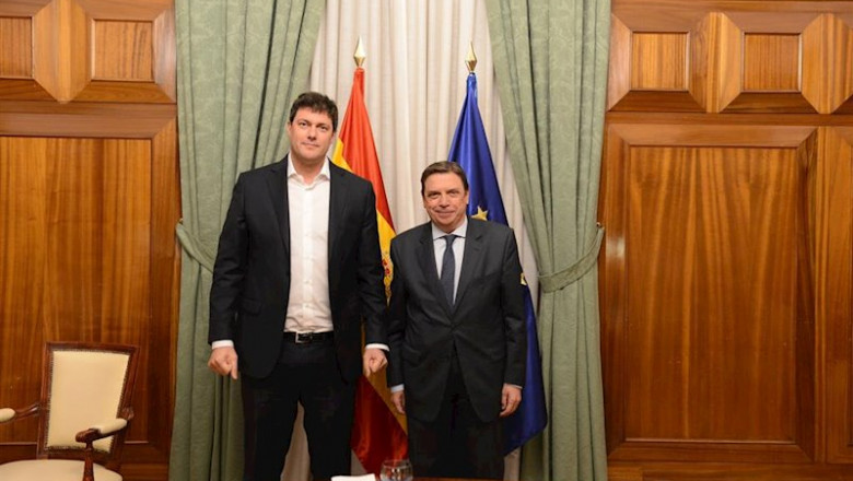ep el ministro de agricultura luis planas se reune con el consejero delegado de dia en espana