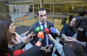 ep el ministro de economia y comercio carlos cuerpo atiende a los medios a su llegada al 12 congreso