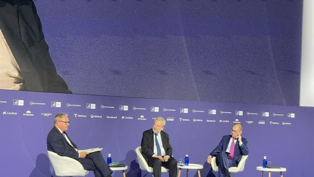 ep el presidente de caixabank tomas muniesa y el general de economia del banco de espana david lopez